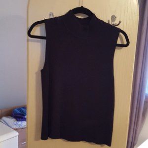 Women's sleeveless black turtle neck